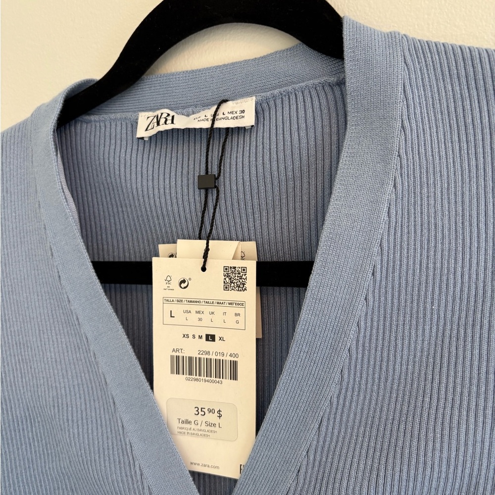 ZARA Light Blue Ribbed V-Neck Button Crop Top - Picture 2 of 4